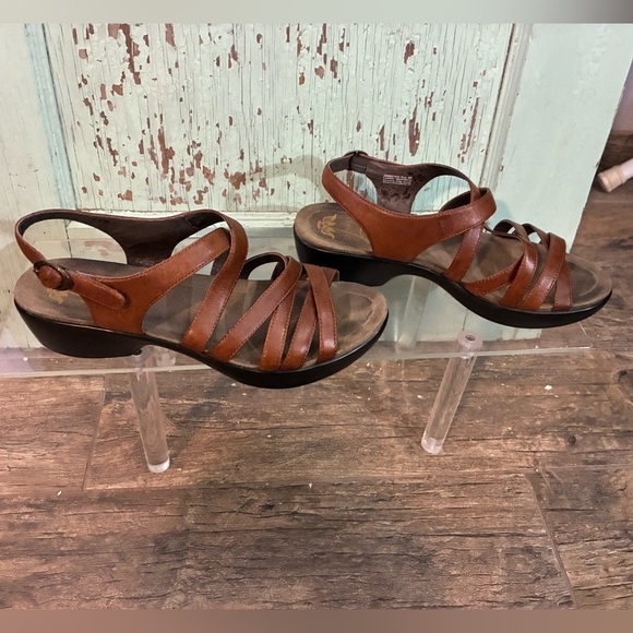 Women’s Dansko brown leather strappy sandals - Picture 2 of 6